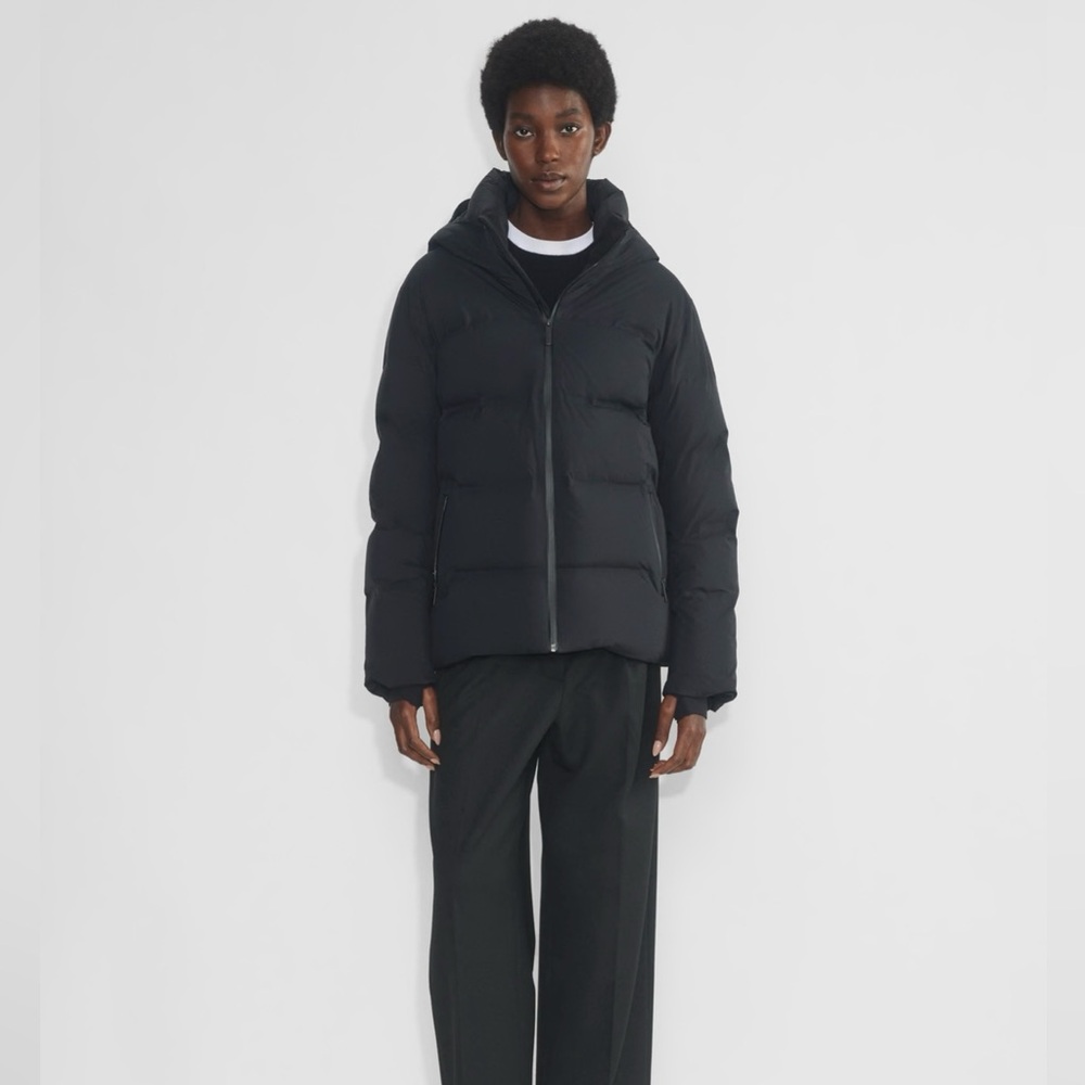 Aritzia The Super Puff₂O™ - Rainstop™